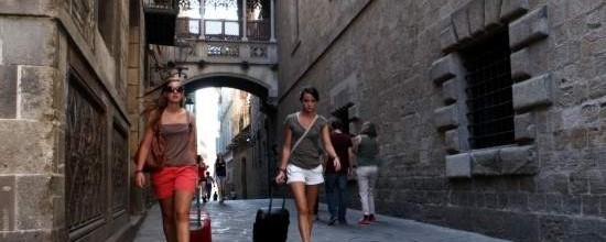 Airbnb, hoteles y desplazamiento de población en el barri Gòtic de Barcelona